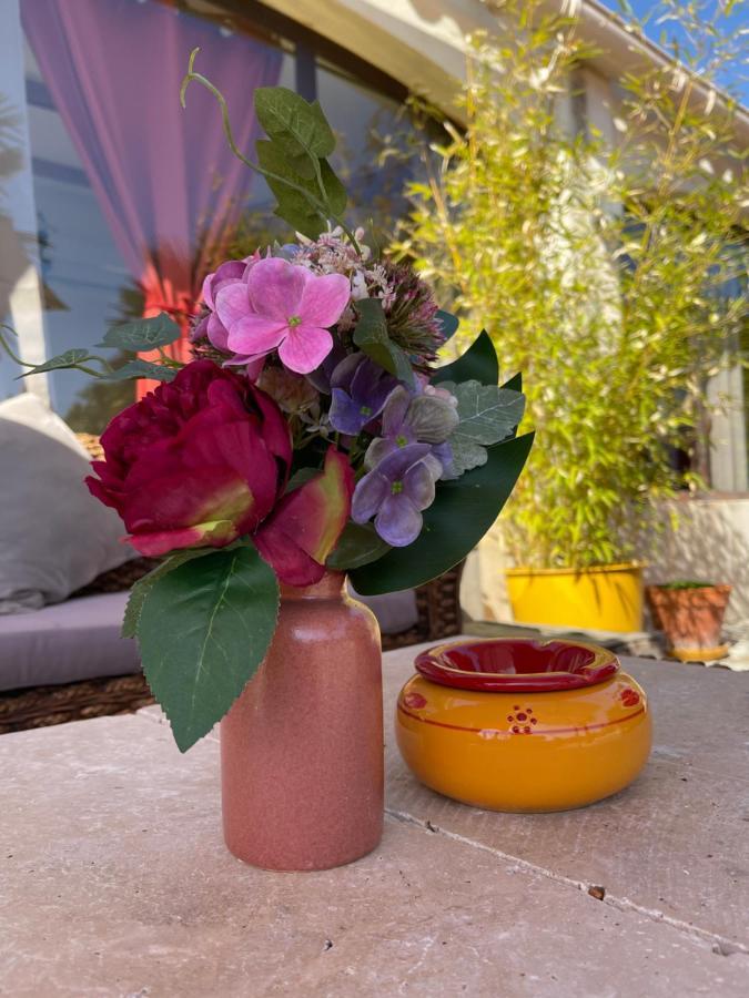 Mas De La Butte Blanche Bed & Breakfast Orgon Exterior photo
