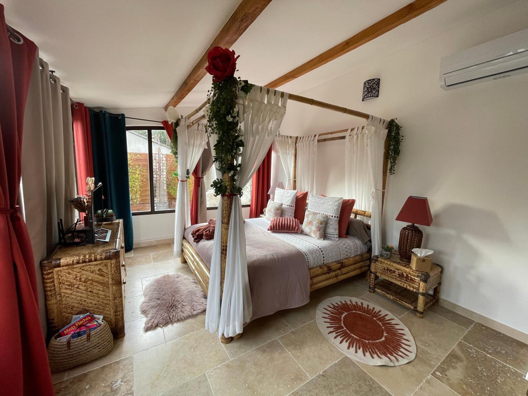 Mas De La Butte Blanche Bed & Breakfast Orgon Exterior photo