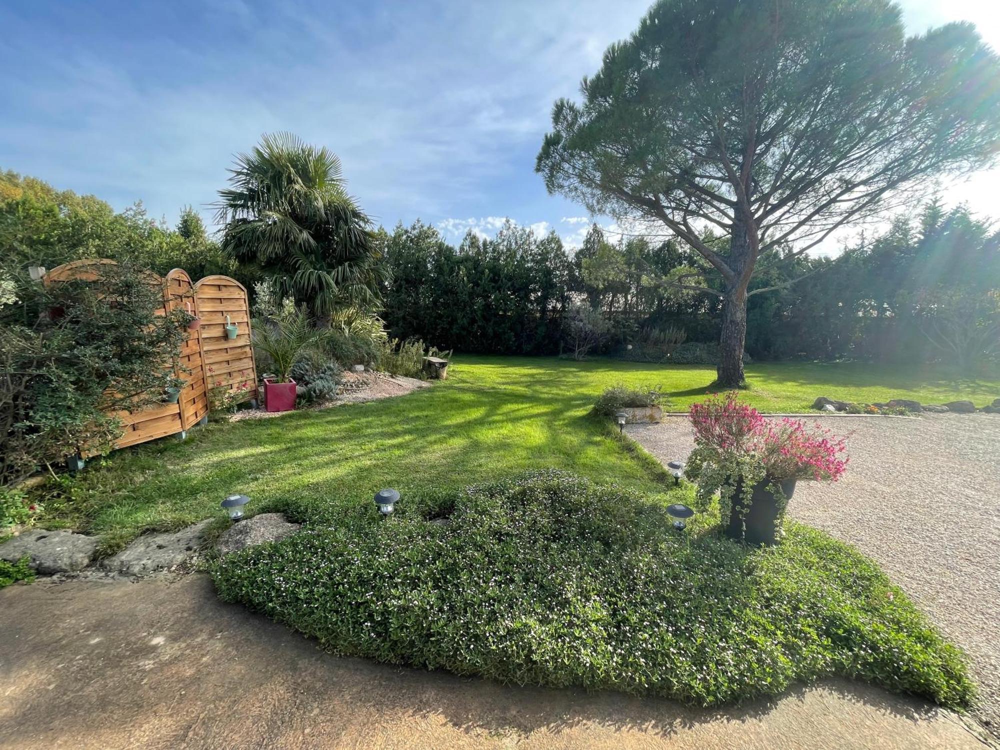 Mas De La Butte Blanche Bed & Breakfast Orgon Exterior photo